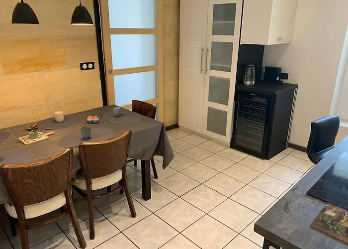 Maison Pierre Vue Sur Vignoble بيت للعطل Labarde